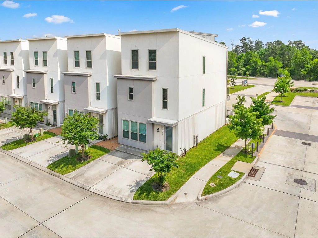 18736 B Centro Main St, Shenandoah