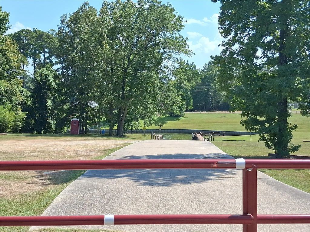 915 Meridian, Livingston