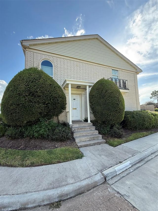 18101 Heritage Lane 8101, Houston