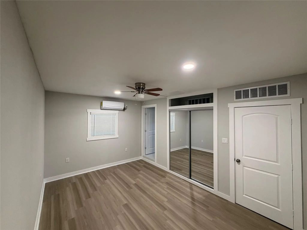 2611 Center Street, Waller
