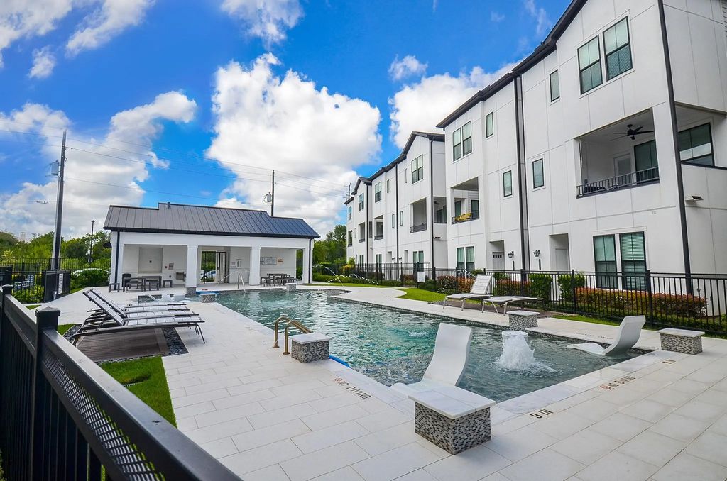 2812 Grand Fountains Drive G, Houston