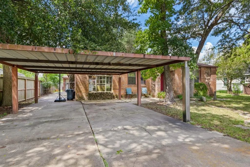 3908 Terry Street, Santa Fe