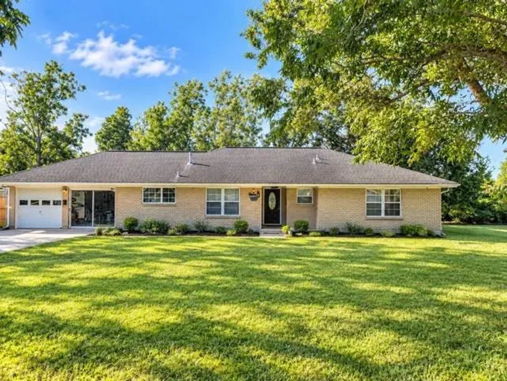 8002 County Road 172, Alvin