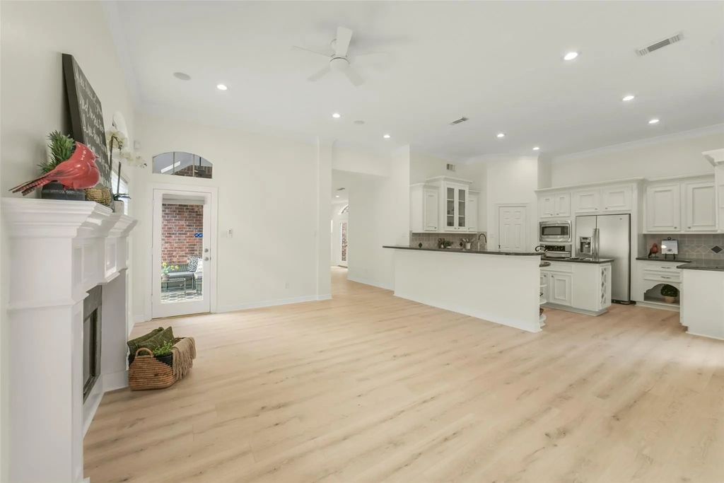 6885 Tournament Drive, Houston