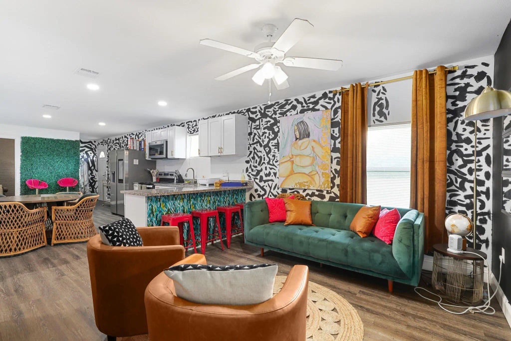 2735 Knotty Oaks Trail, Houston