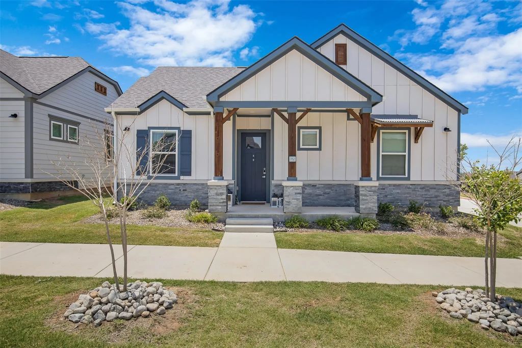 7212 Tall Tree Drive, Fort Worth