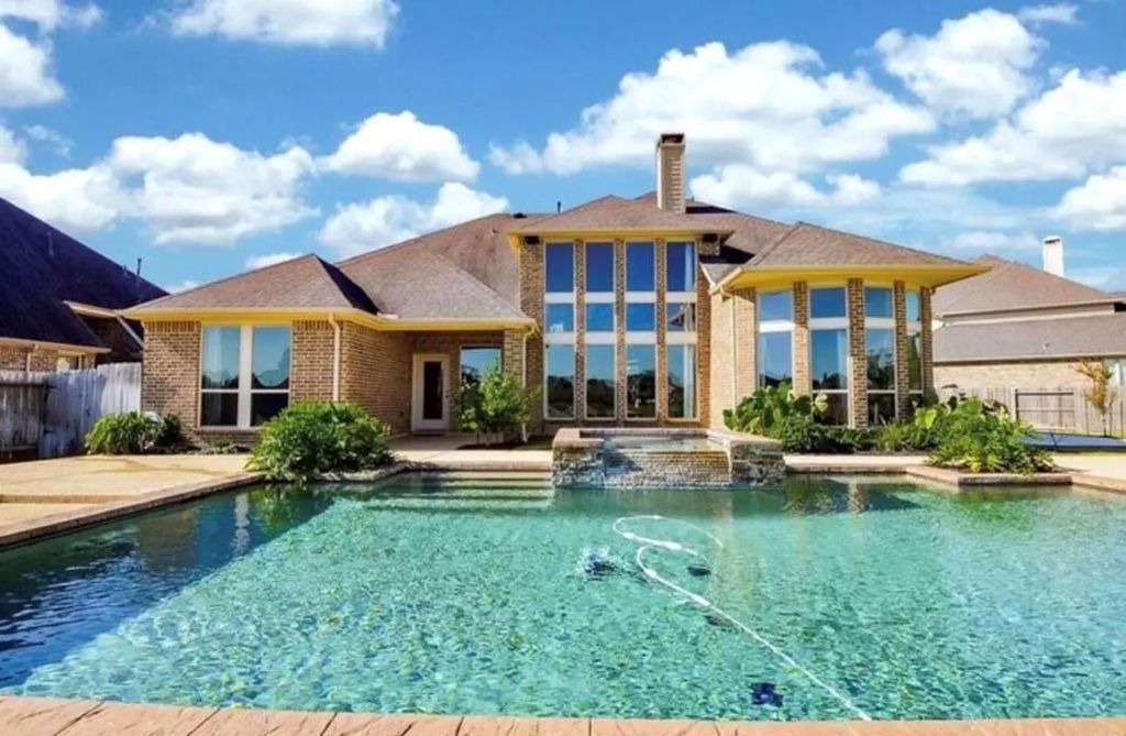 2703 Bonnie Bray Dr Drive, Katy