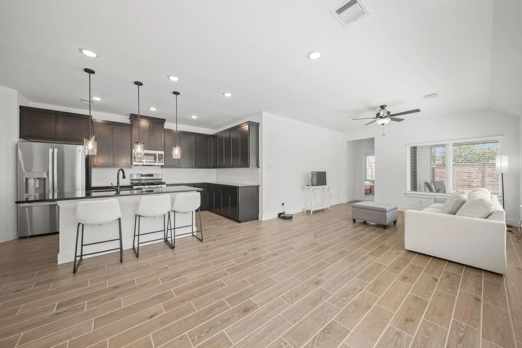 10111 Crescendo Way, Iowa Colony
