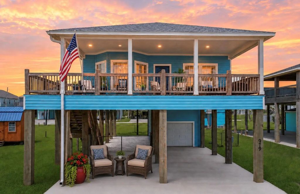 979 Fisherman Drive S, Crystal Beach