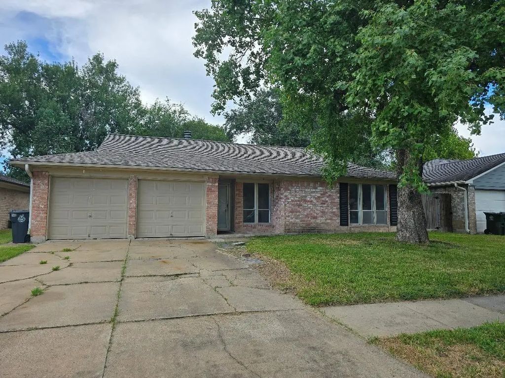 13630 Greenway Drive, Sugar Land