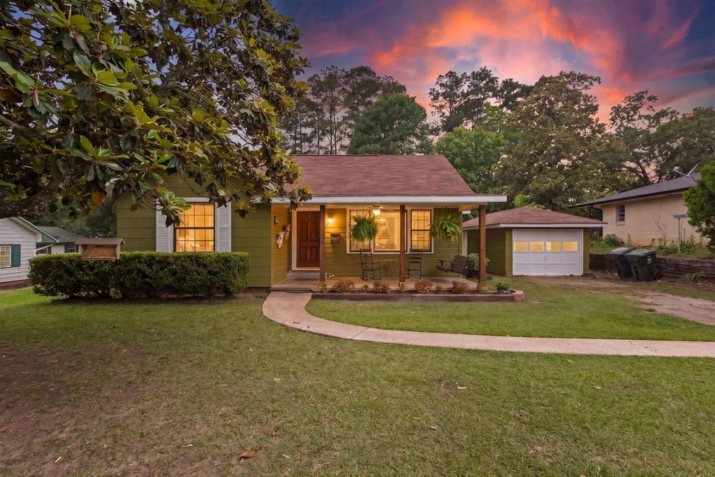 305 Kelley Boulevard, Woodville