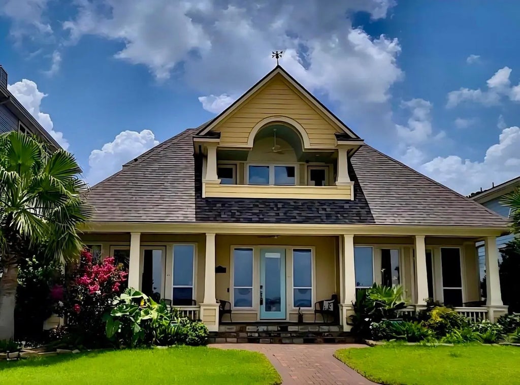 1207 N Shore Drive, Clear Lake Shores