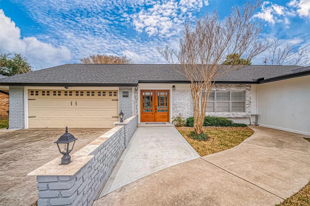 8002 Richmond Avenue, Houston