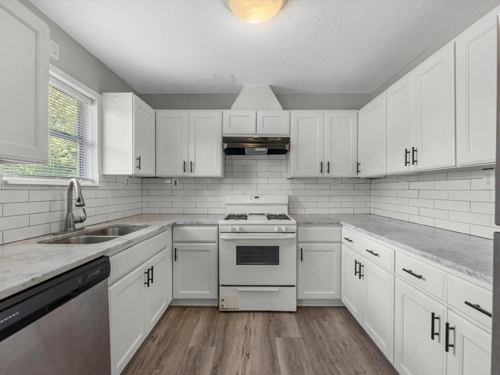 212 N Shady Oaks Street, Lake Jackson