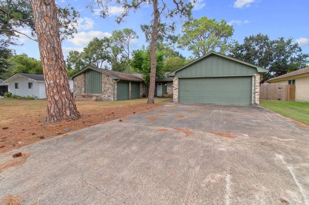 2106 Monterrey Street, Kemah