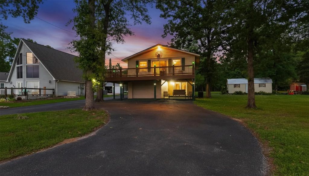 439 Lakeview Harbor, Onalaska