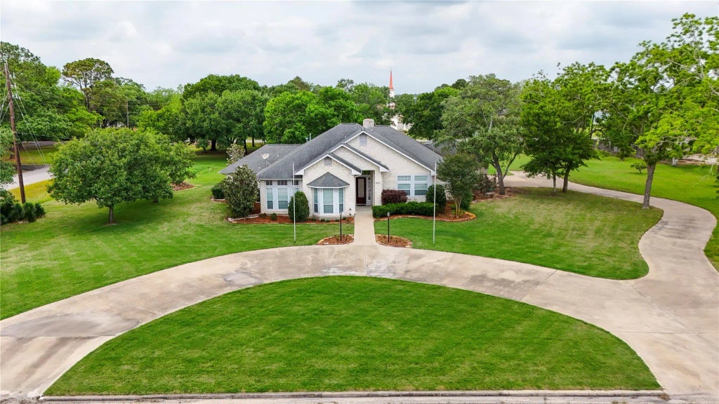 1212 W North Street, Louise