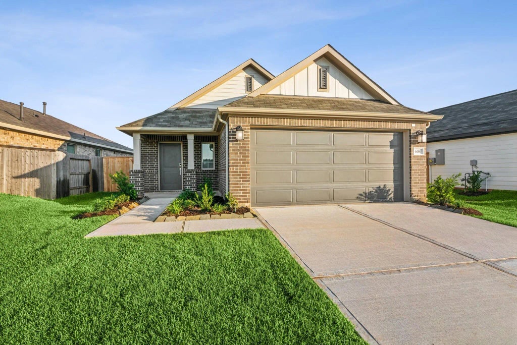 608 Roaring Falls Drive, Willis