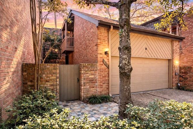 252 Sugarberry Circle, Houston