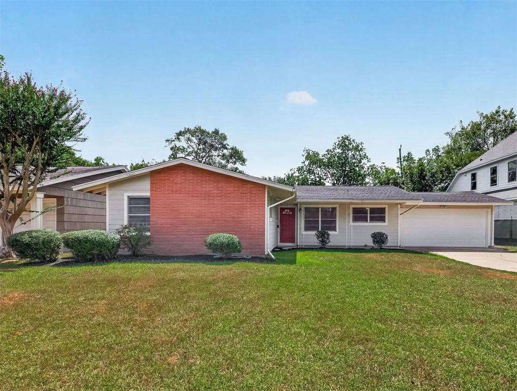 4749 Redstart Street, Houston