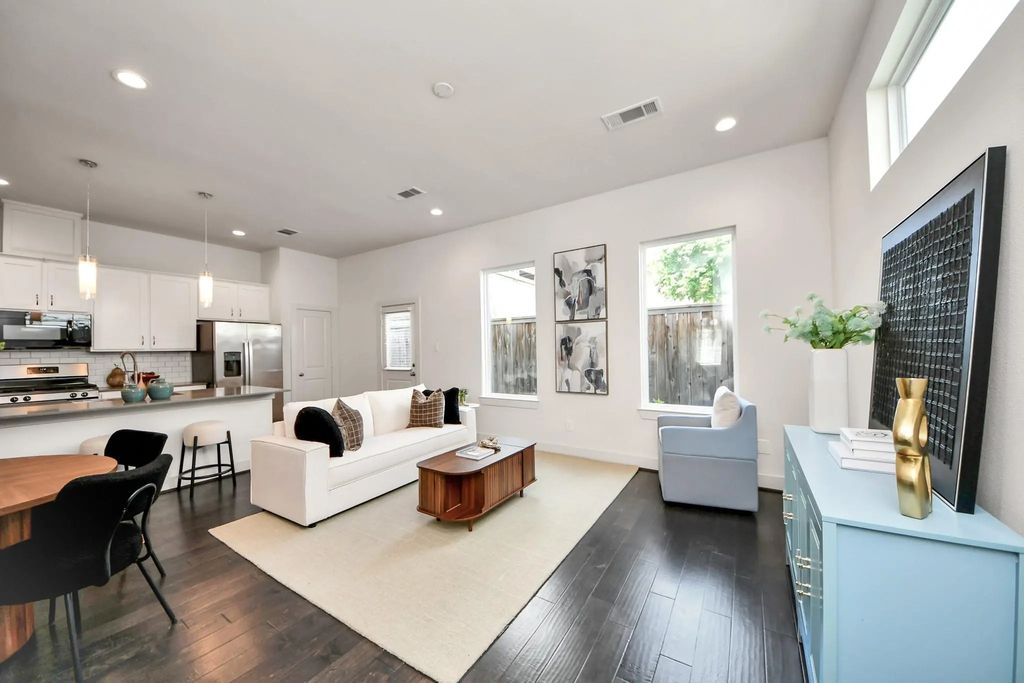 9448 Kerrwood Lane, Houston