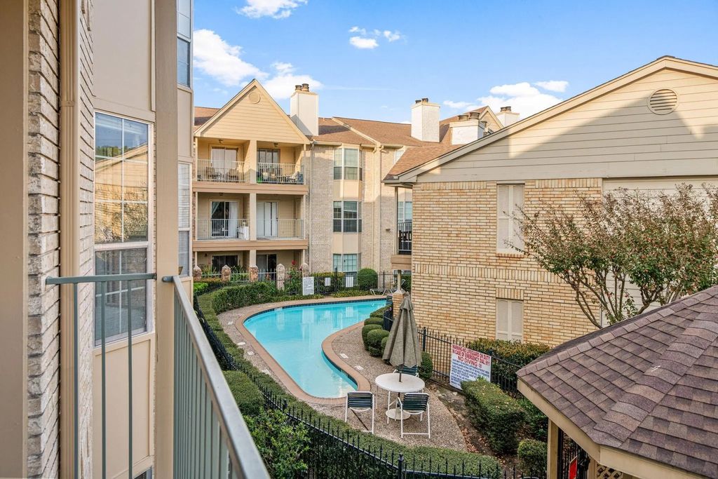 12550 Whittington Drive 811, Houston