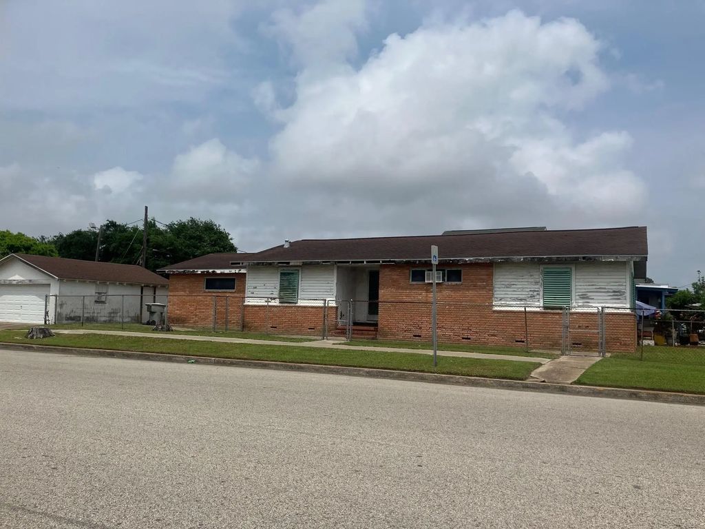 1020 40th Street Street, Galveston