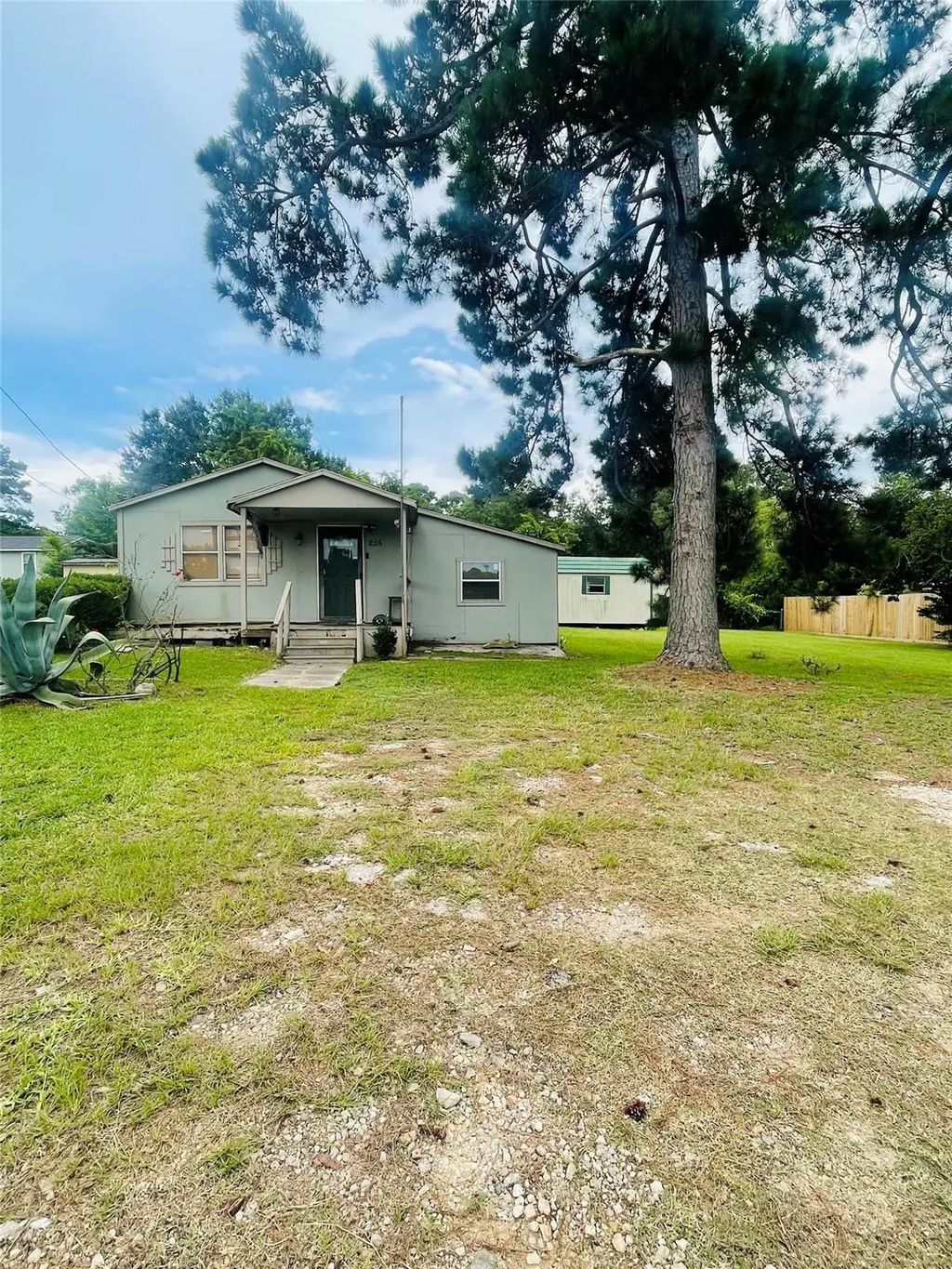 255 Bluebonnet, Livingston