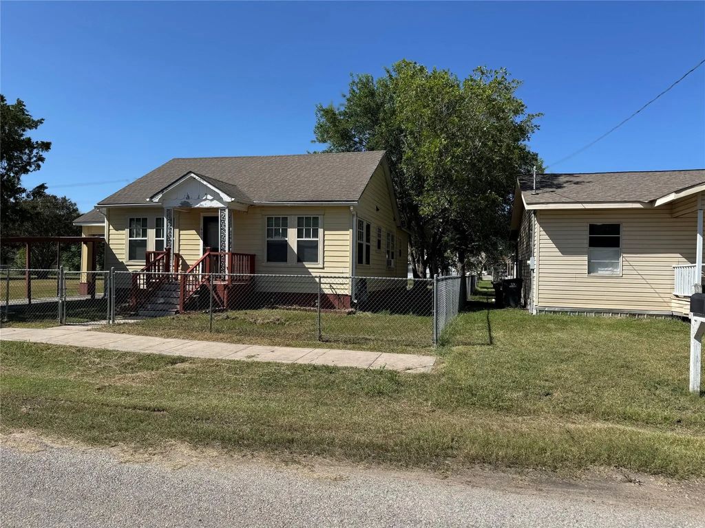 602/606 E Clayton Street, Cuero
