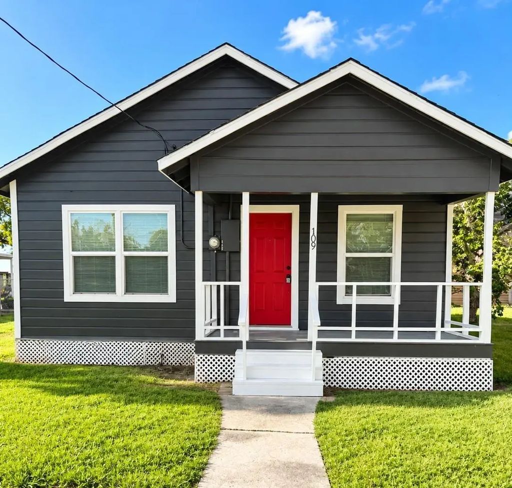 109 N Avenue A Avenue, Freeport