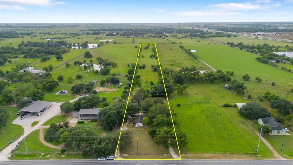 2436 S State Highway 71, El Campo