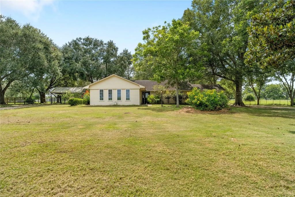 2436 S State Highway 71, El Campo