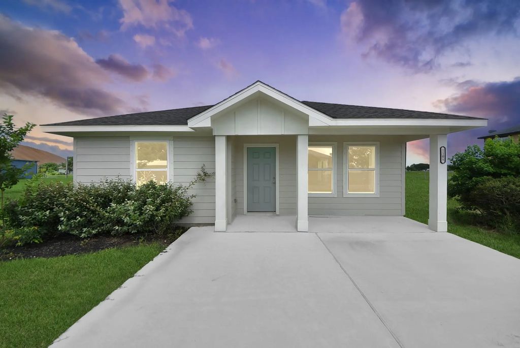 1105 W Bayshore Drive, Palacios