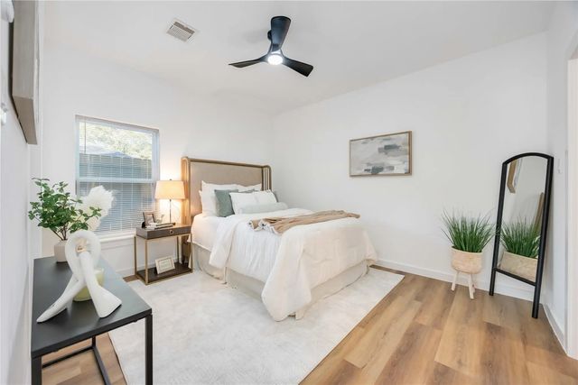 5811 Senior Street, Houston