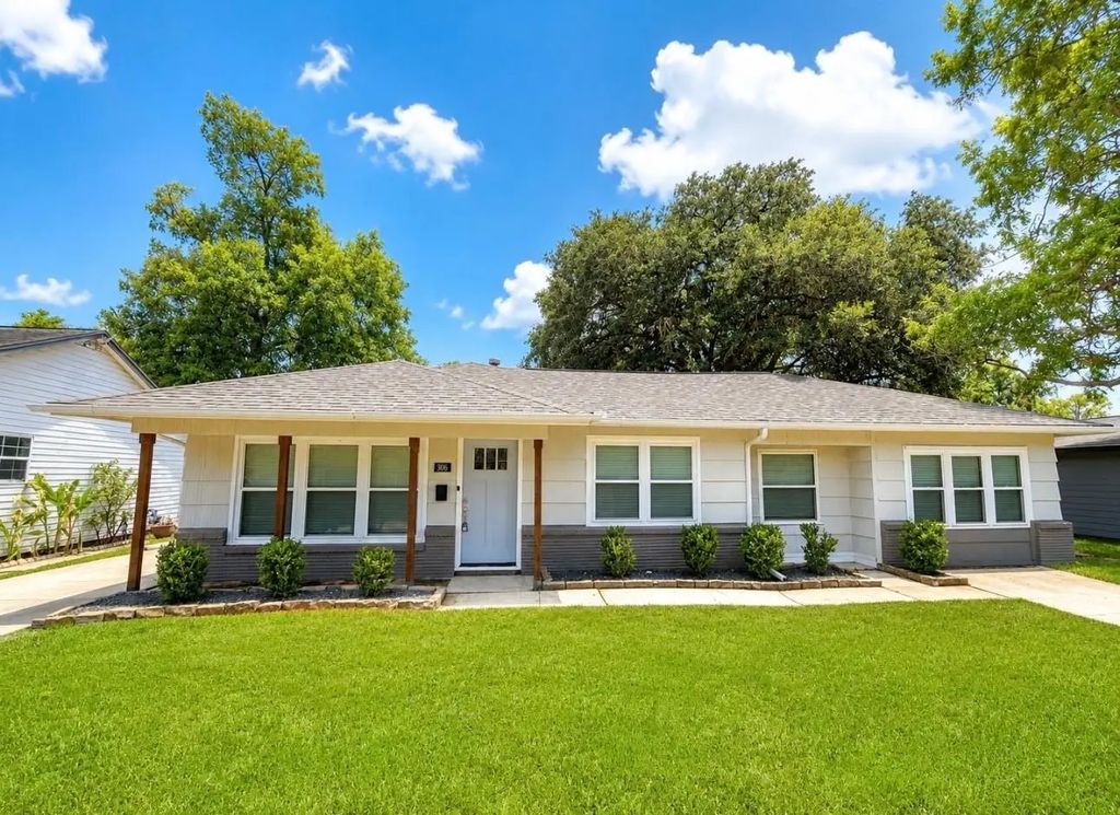 306 Wisteria Street, Lake Jackson