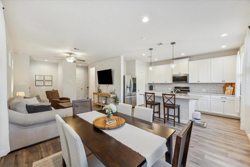 9804 Rugged Oaks Drive, Houston