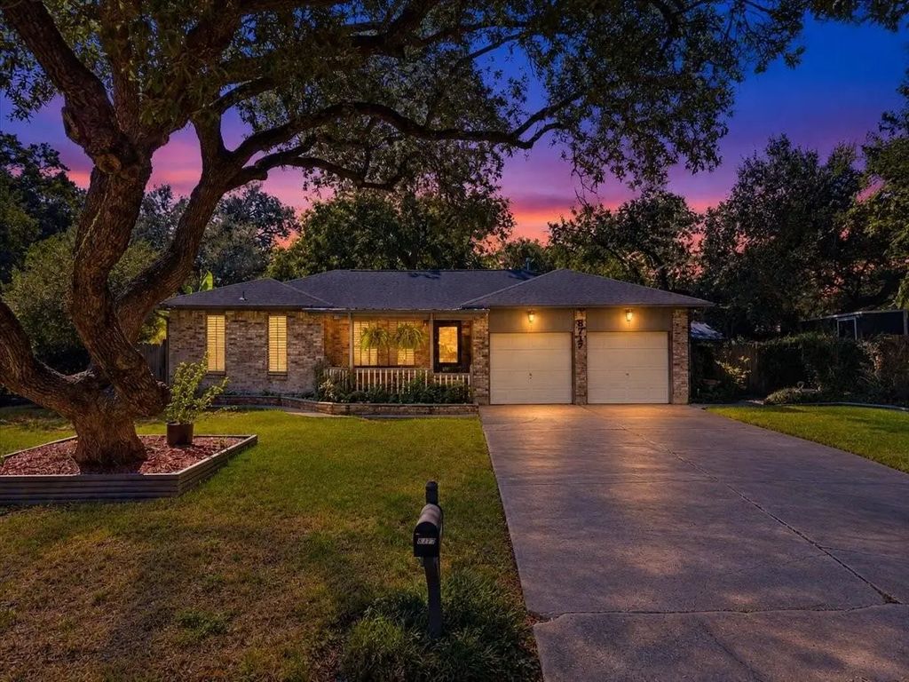 8717 Acorn Lane, Hitchcock
