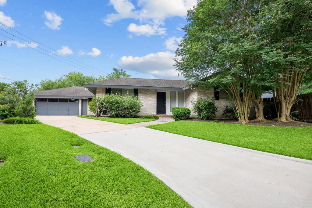 3106 Salem Court, Sugar Land