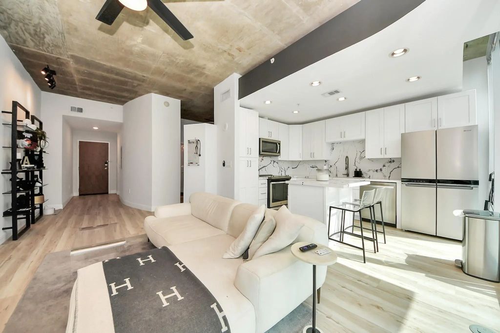 5925 Almeda Road 11616, Houston