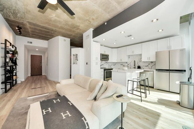 5925 Almeda Road 11616, Houston
