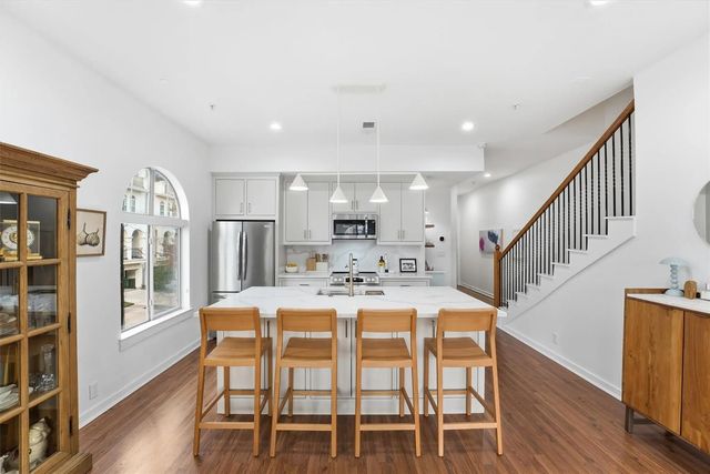 806 Jackson Hill Street 201, Houston