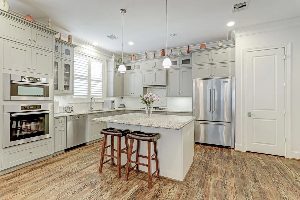 2015 Mcclendon Street, Houston