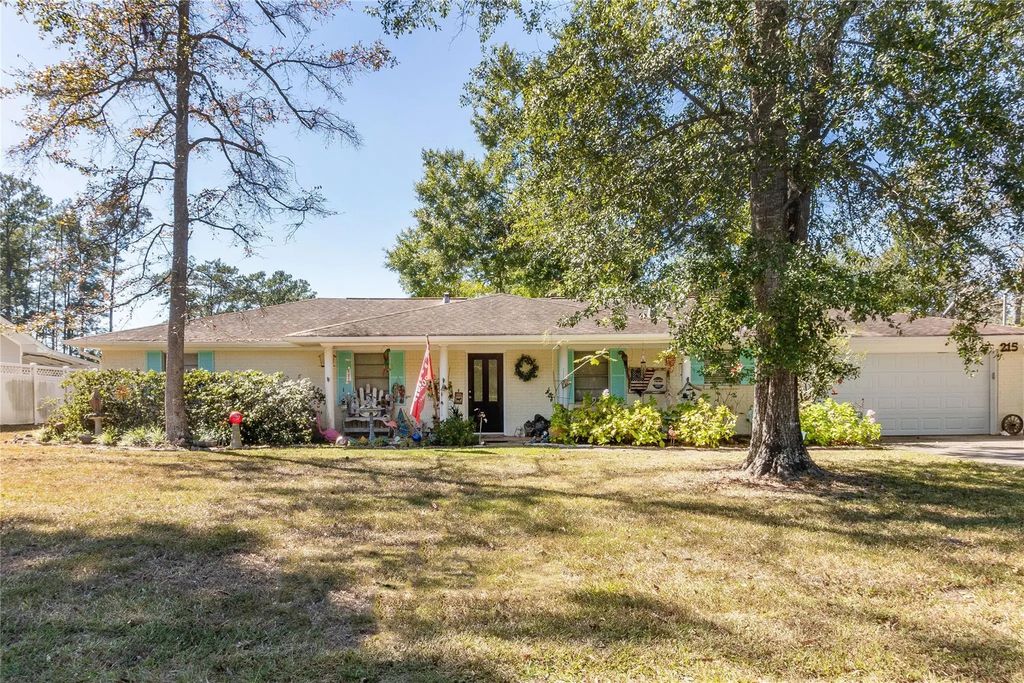 215 Wildwood Drive W, Village Mills