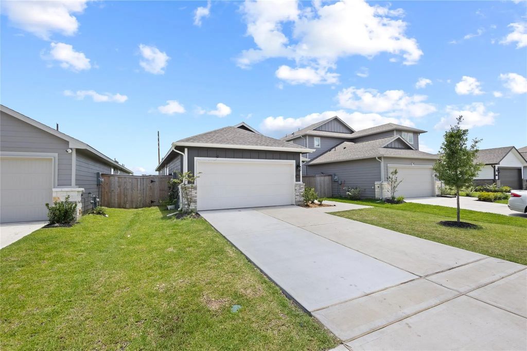2619 Cactus Ranch Lane, Crosby