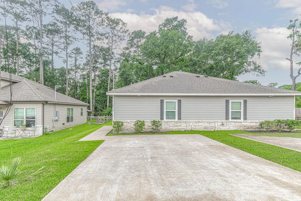 15833 Cottonwood Dr, Montgomery