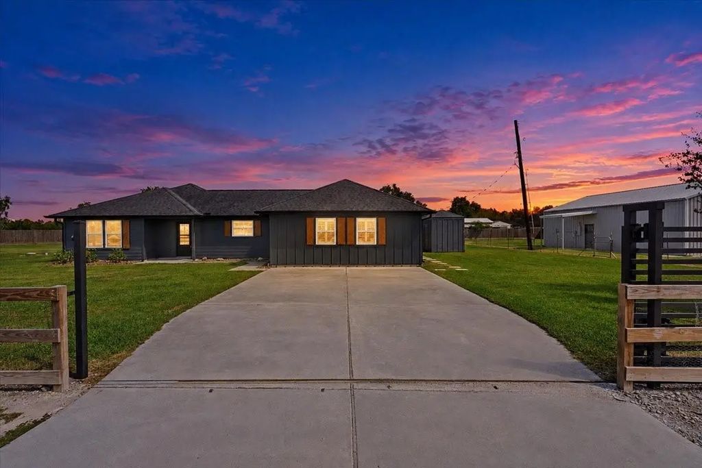 7811 County Road 168, Alvin