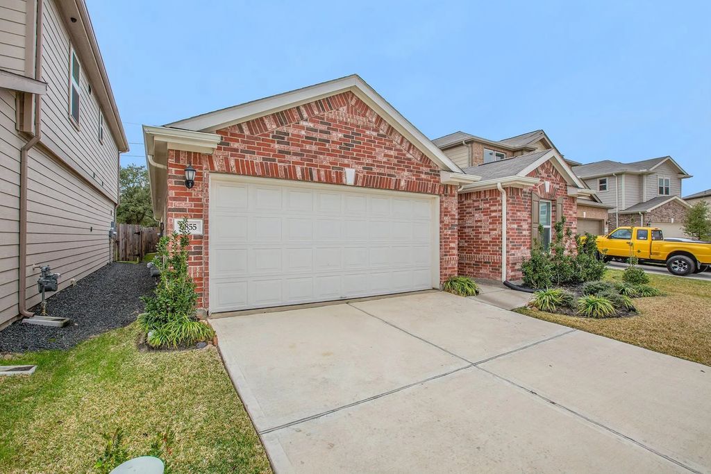 6855 Knoll Spring Way, Houston