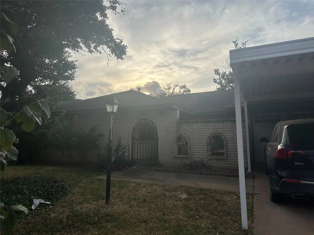 10627 Castleton Street, Houston