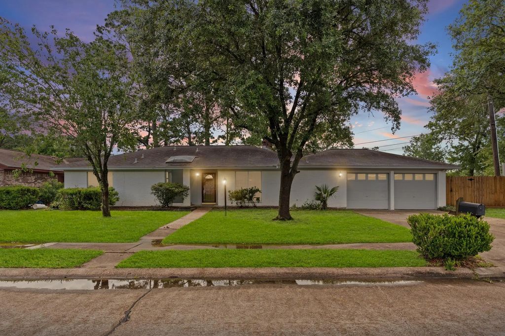 4205 Queenswood Street, Baytown