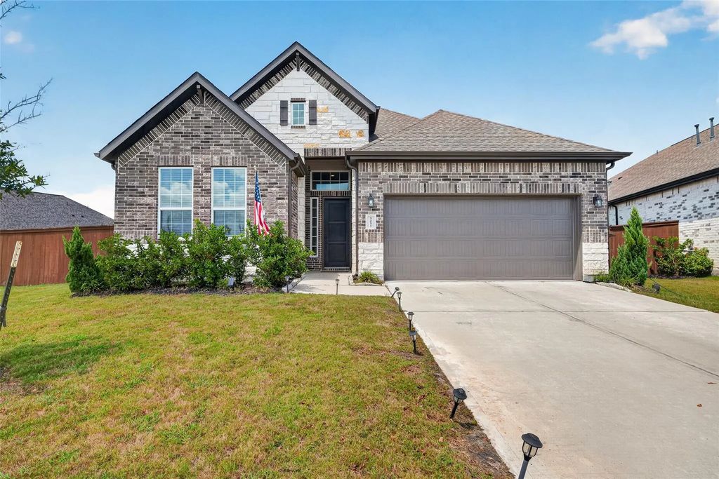 5051 Country Meadows Trail, Iowa Colony
